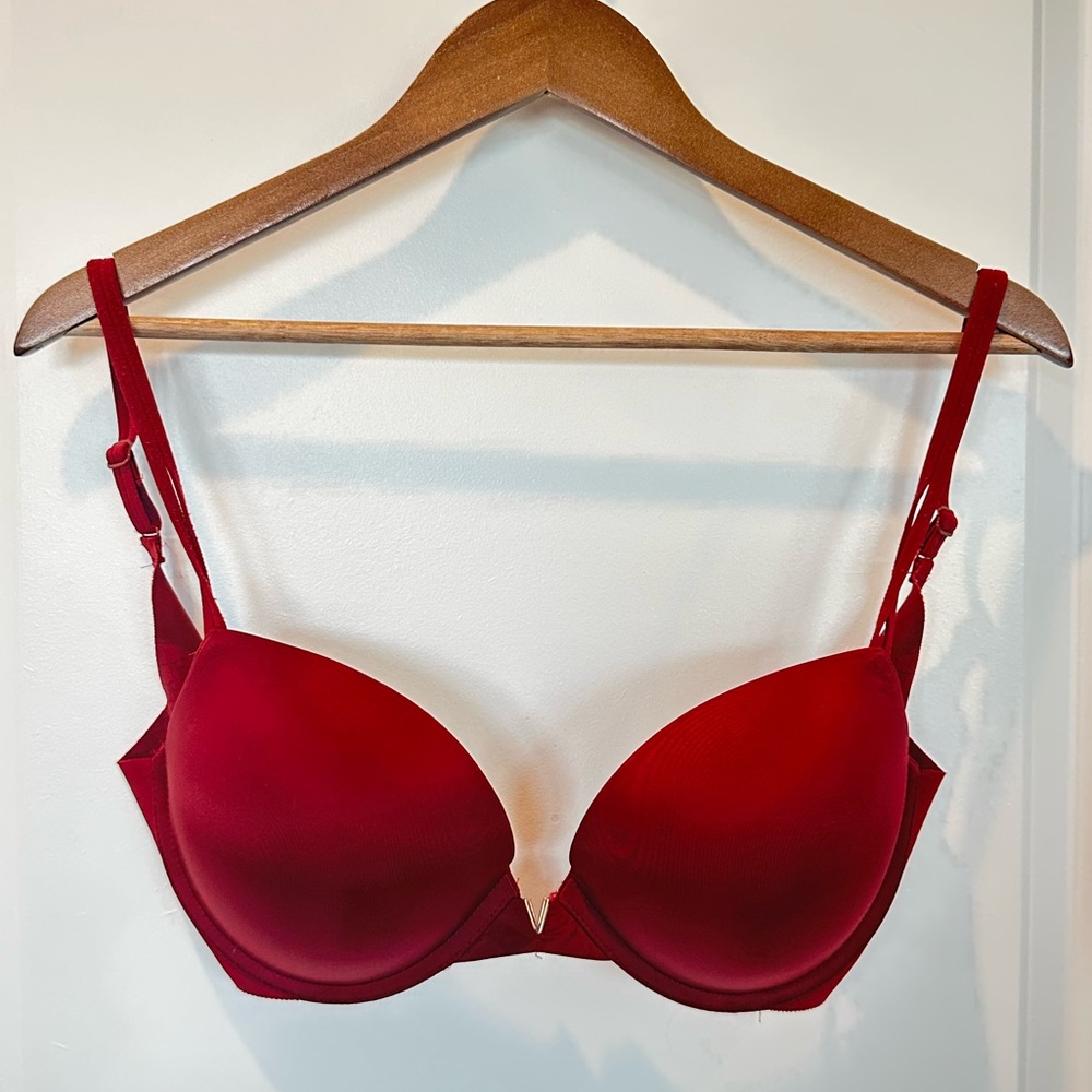Elegant Victoria's Secret Smooth Push Up Burgundy Bra 34DD